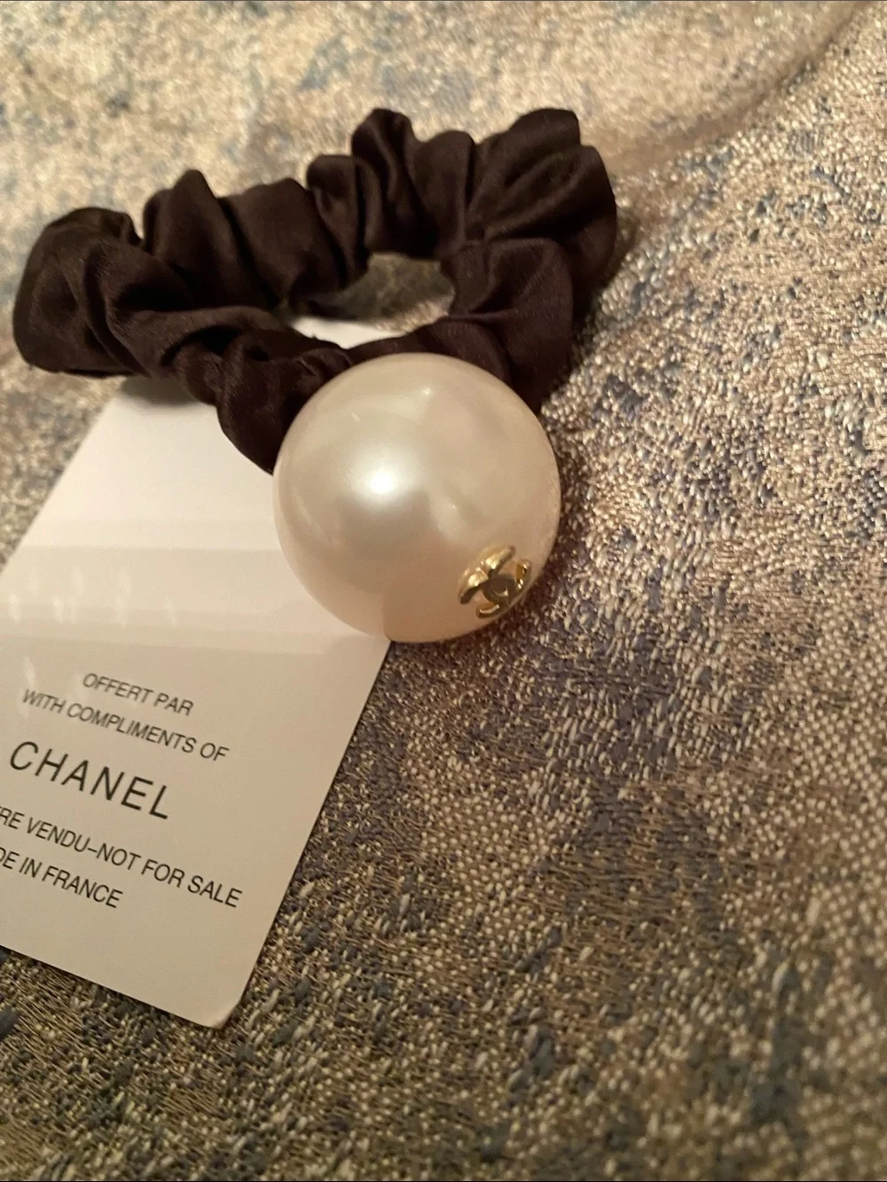 CHANEL gift  Pearl and Gold CC Charm hair tie